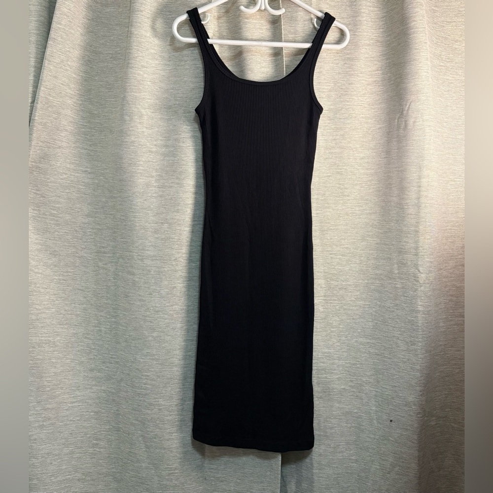Dynamite Elegant Black Sleeveless Midi Dress